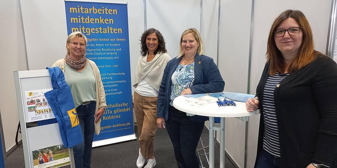 Mitarbeiterinnen der Katholischen KiTa gGmbH Koblenz am Messestand.